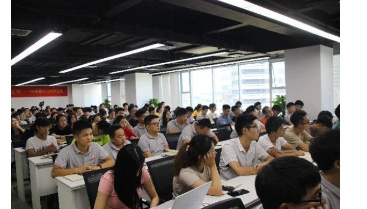 “职业生涯里哪一年都可能是危险期”