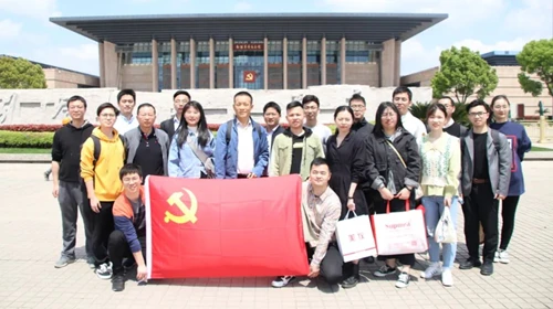 百年百天，美仪瞻仰嘉兴南湖红船