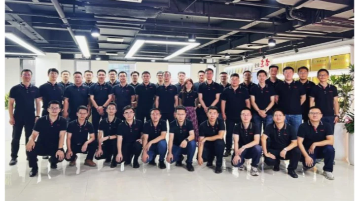 为了离你更近，美仪才有了这张“新”合影